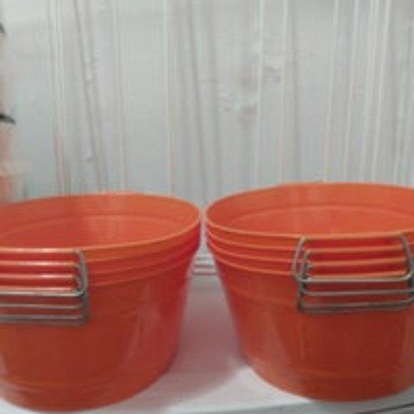 Lot of 34 Plastic round storage baskets and buckets for cleaning and organizing. - Picture 11 of 16